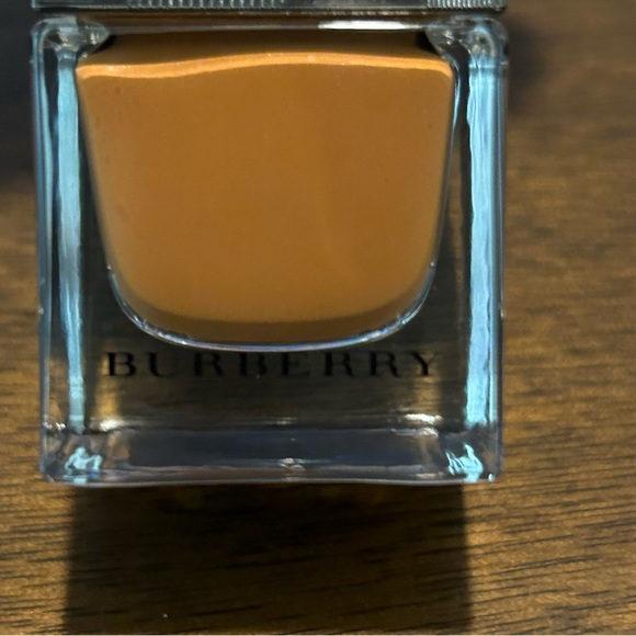 NEW BURBERRY Fresh Glow Foundation Sunscreen Broad Spectrum SPF 12 – Mocha No.64 - Picture 2 of 4